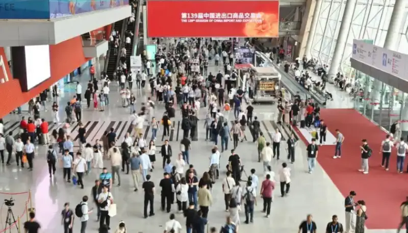 في معرض كانتون، حازت شركة Quangong Machinery Co., Ltd. على استحسان العملاء الأجانب بفضل قوتها.